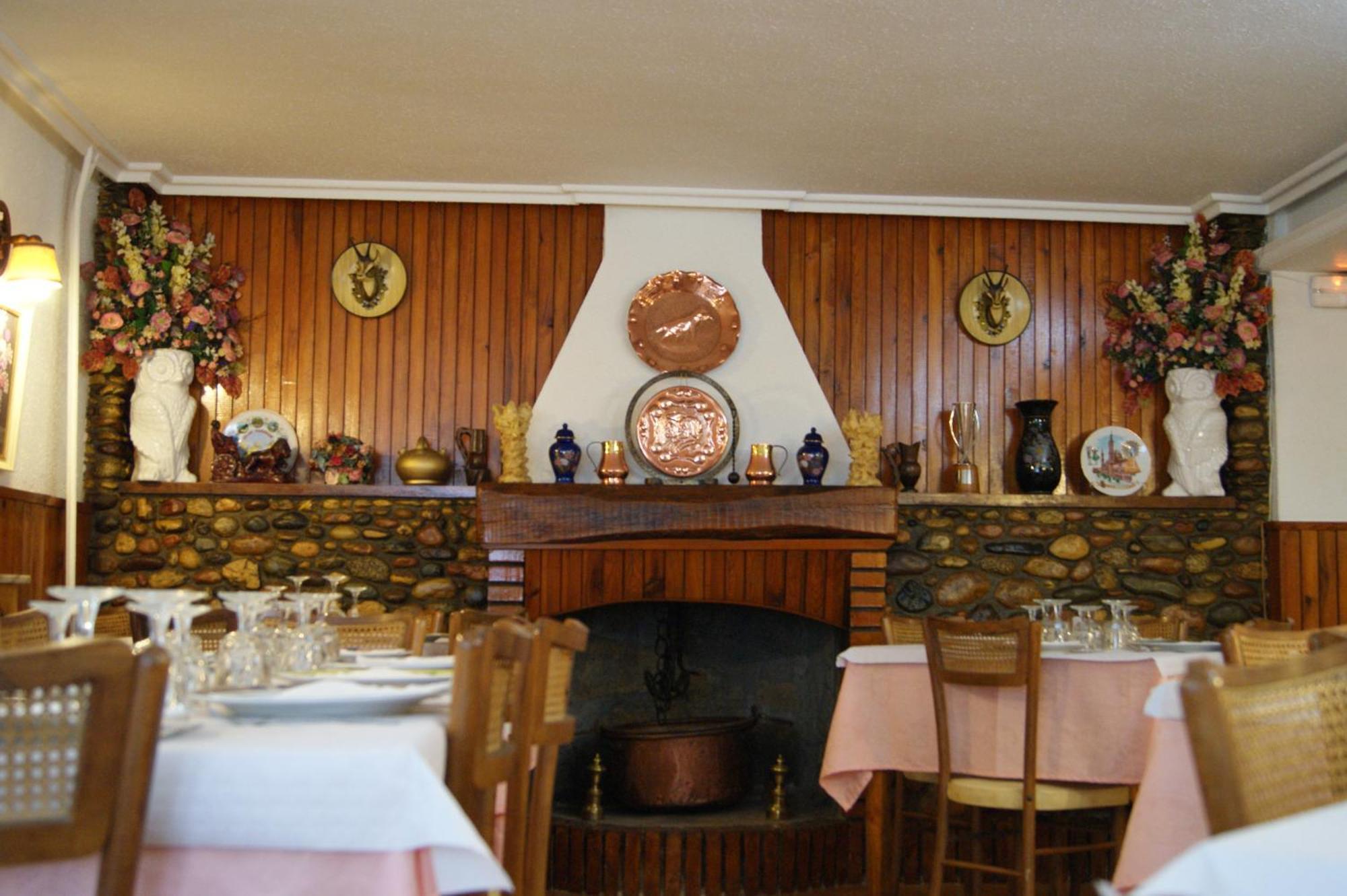 Hostal Pirineos Meliz Bielsa Εξωτερικό φωτογραφία