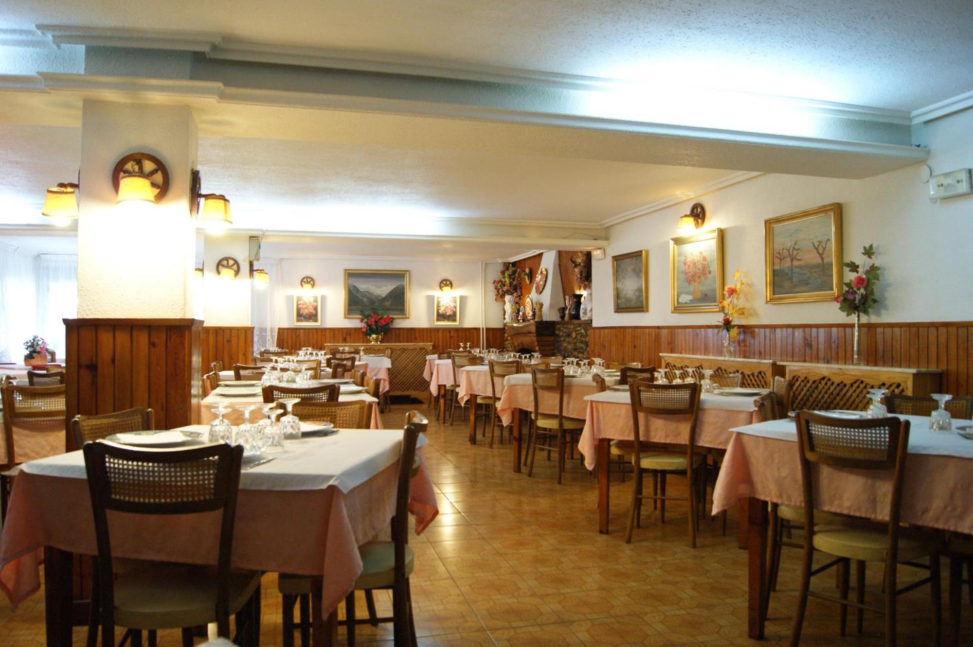 Hostal Pirineos Meliz Bielsa Εξωτερικό φωτογραφία
